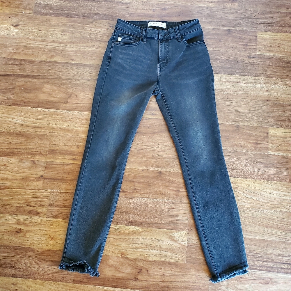 Signature Twenty Four Jeans Size 27 Skinny Black
